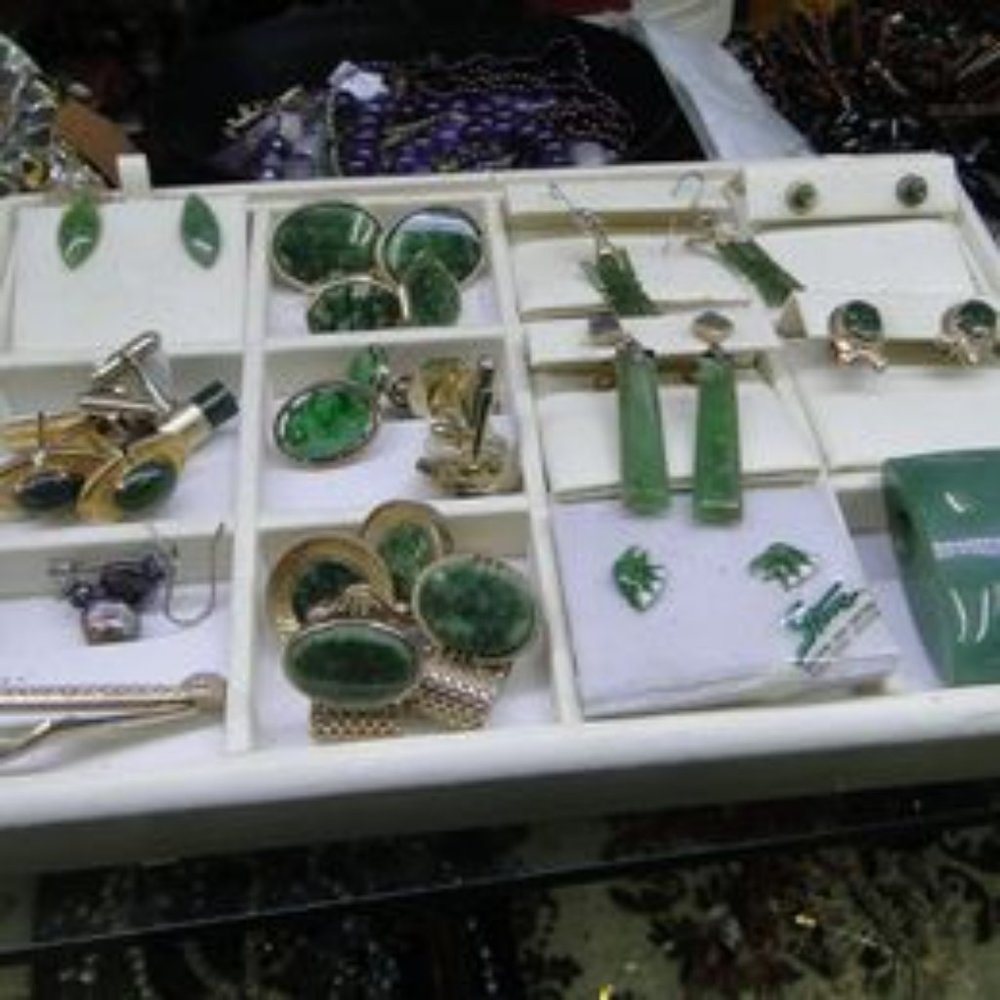 Beautiful JADE Jewelry Earrings Braclets Necklace Pendants